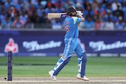 "Sabhi log hain yaar" - Rohit Sharma's response to host's question draws massive applause from crowd during an event in Mumbai [Watch]