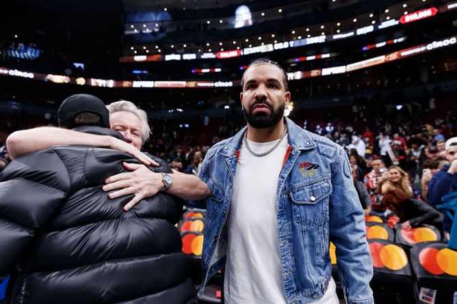 “Album rollout going crazy”- Netizens react as Drake receives signed jersey from NBA Hall of Famer George Gervin aka The Iceman