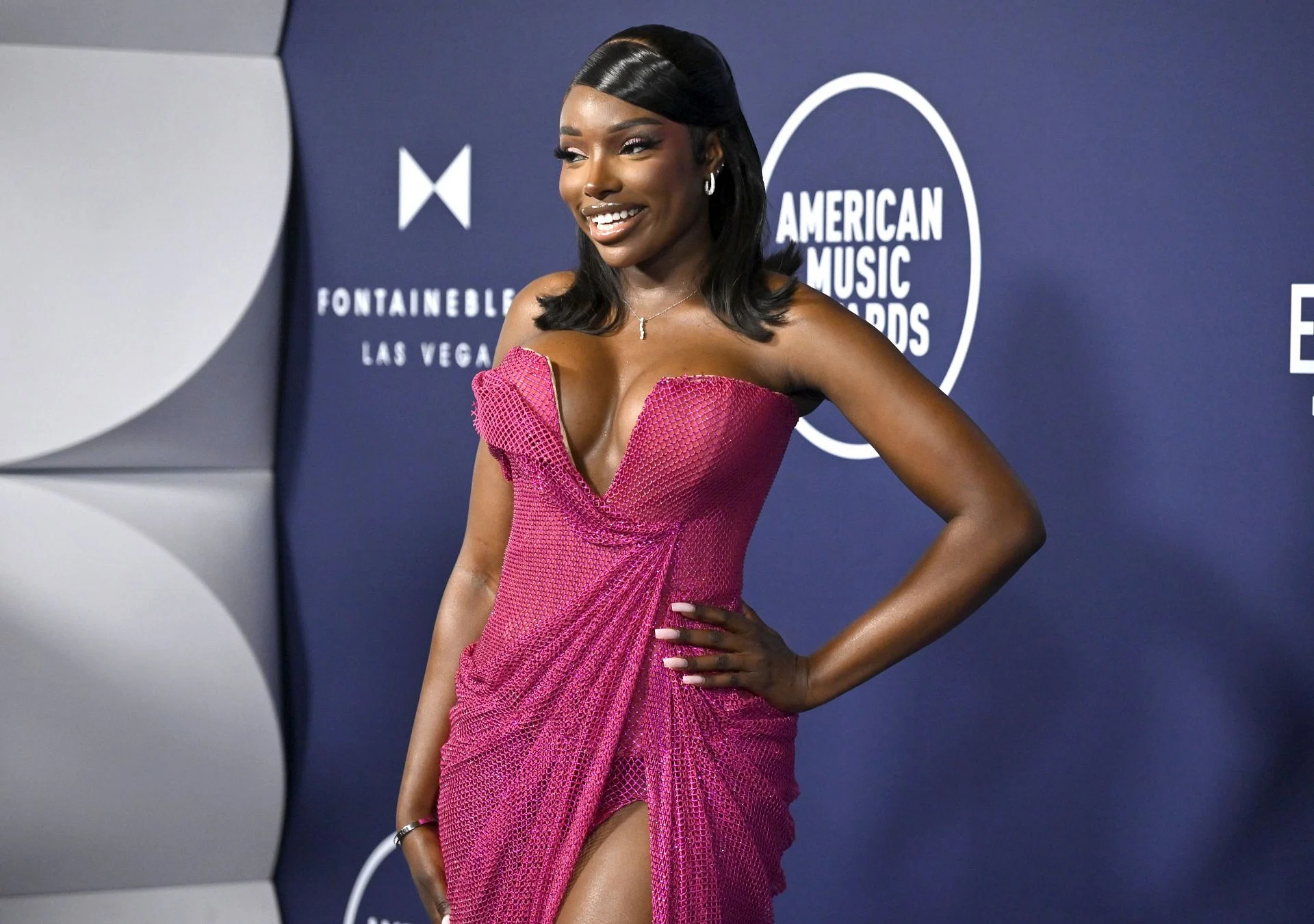 2025 American Music Awards - Arrivals - Source: Getty
