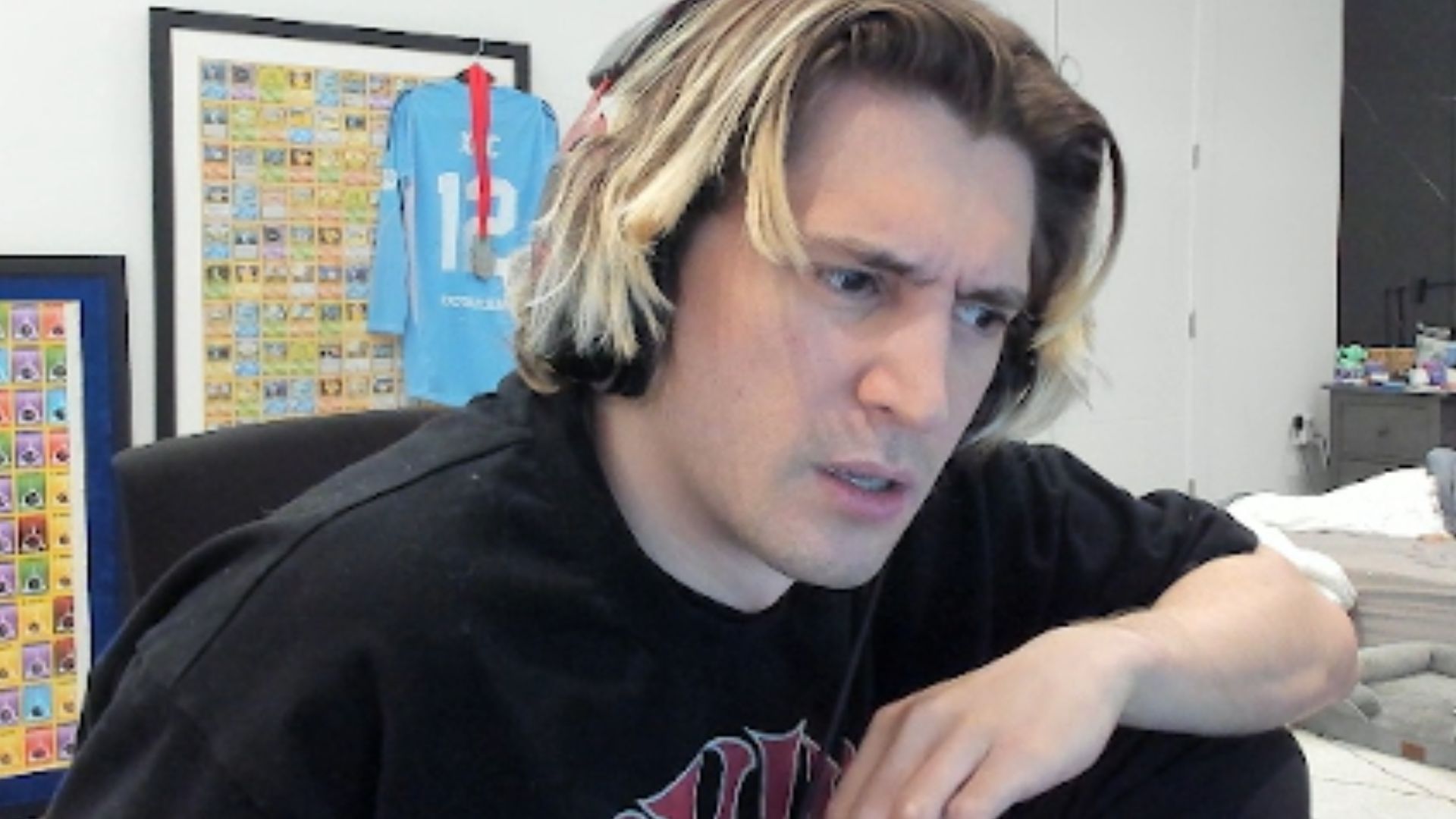 xQc and TrainwrecksTV revealed what, as per them, is a dead giveaway that a streamer is view-botting (Image via xQc/Twitch)
