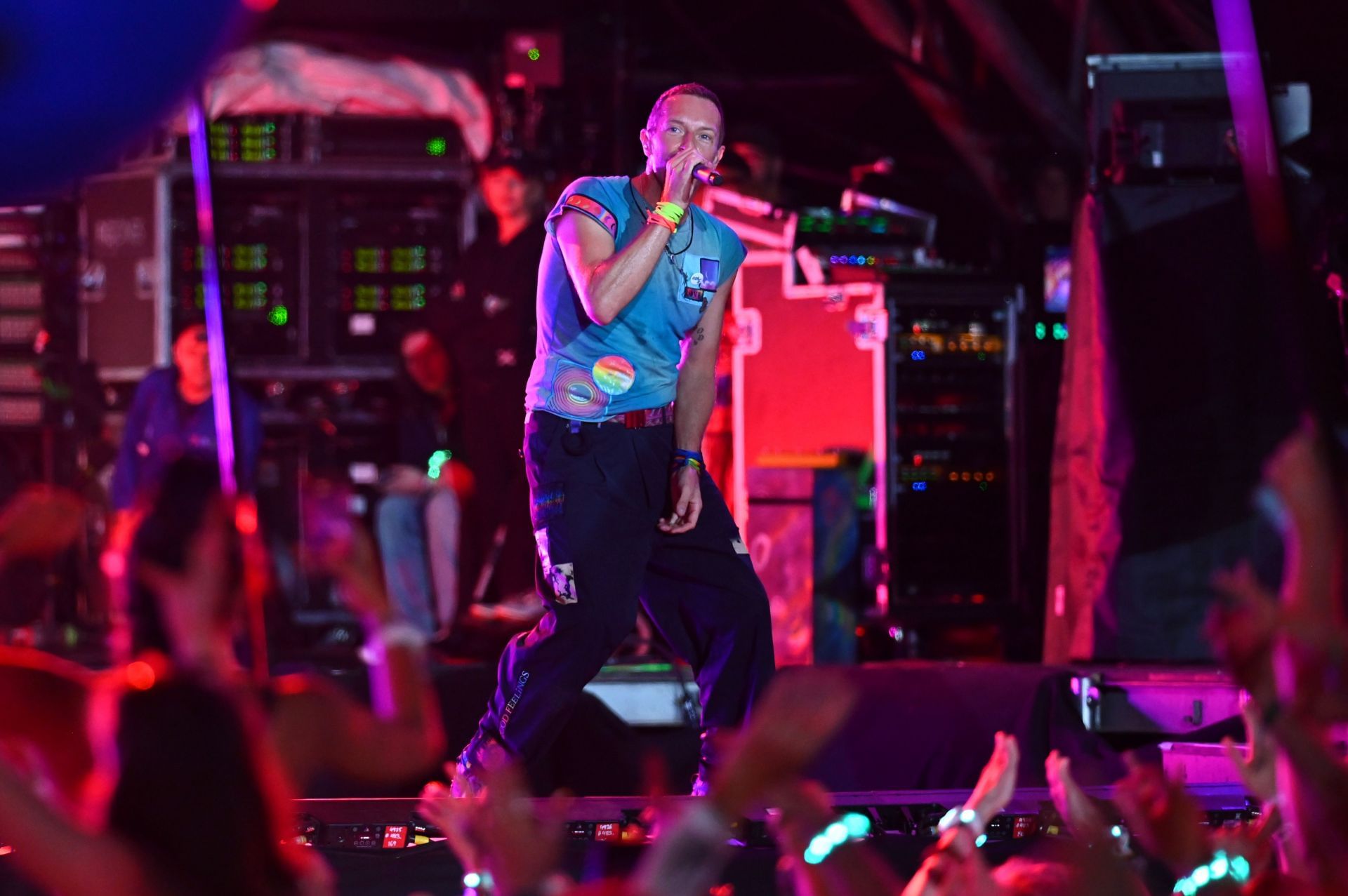 Chris Martin at Glastonbury Festival 2024 (Image via Getty)