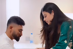 Asha Bhosle's granddaughter ties Rakhi to Mohammed Siraj on the special occasion of Raksha Bandhan 2025 [Watch]