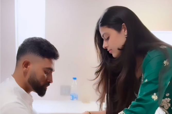 Asha Bhosle's granddaughter ties Rakhi to Mohammed Siraj on the special occasion of Raksha Bandhan 2025 [Watch]