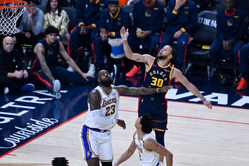 "Can't wait for him to pass LeBron James" - NBA fans hyped over Steph Curry's brutal uphill training with weighted vest at 37