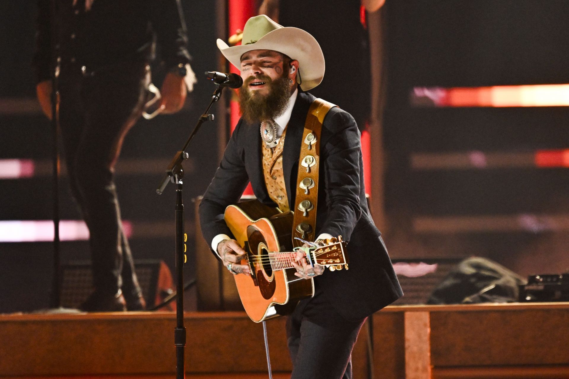 Post Malone at the 58th Annual Country Music Awards (Image via Getty)