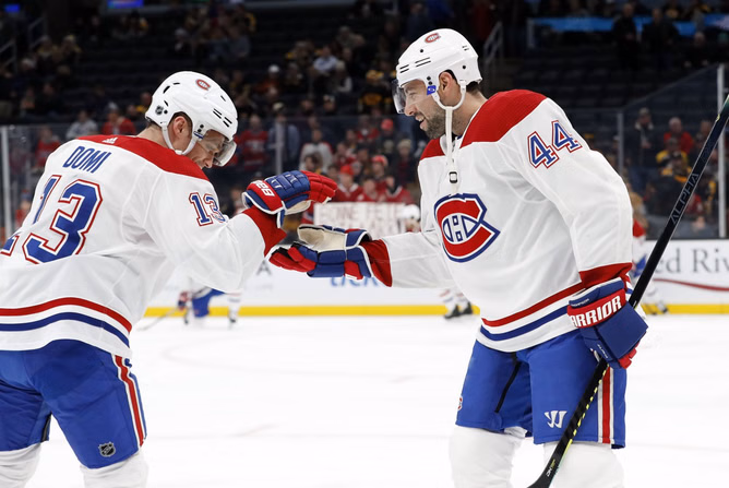 Leafs' Max Domi pens 2-word reaction to throwback picture with ex-NHLer Nate Thompson