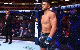 Ex-champion shares key advice for Aaron Pico after UFC 319 upset: "That little pause, guys can see"