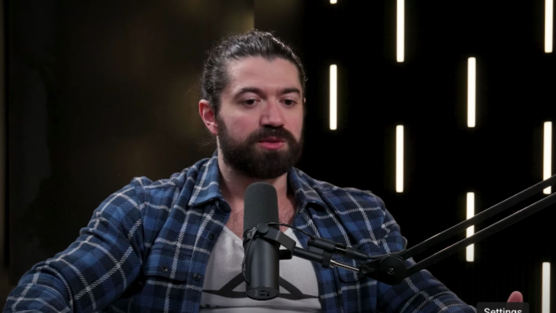 Alex Hormozi (Image via Youtube/@JayShettyPodcast)