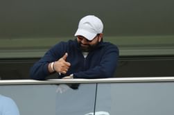 "Tum log bahut bade log ho" - Rohit Sharma engages in candid interaction with paparazzi at Mumbai airport [Watch]