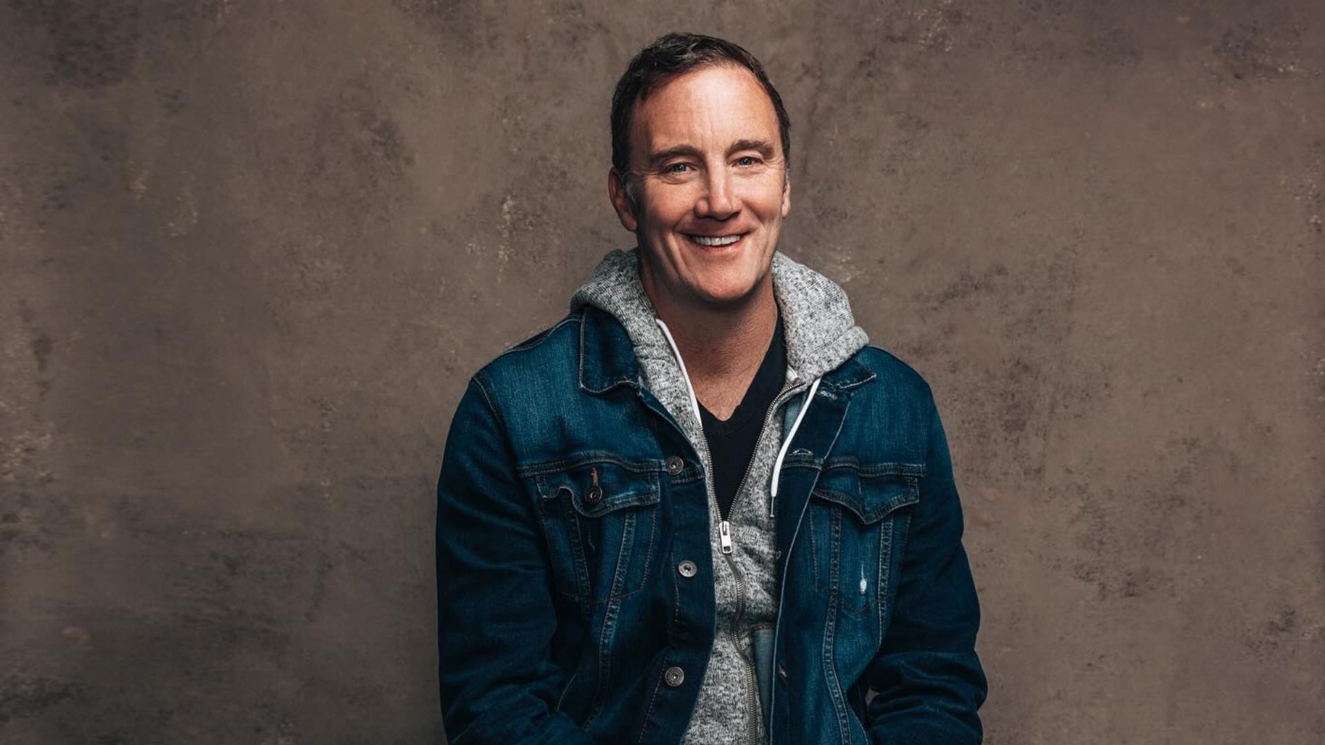 Gary Unmarried is perfect for those who want a good laugh (Image via Jay Mohr Facebook Page)