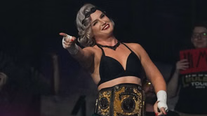 Toni Storm Kisses Returning Female AEW Star on Collision