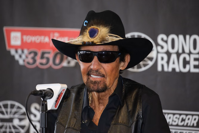 Richard Petty crystal clear on whether Erik Jones should seek revenge on Kyle Larson over Daytona wreck