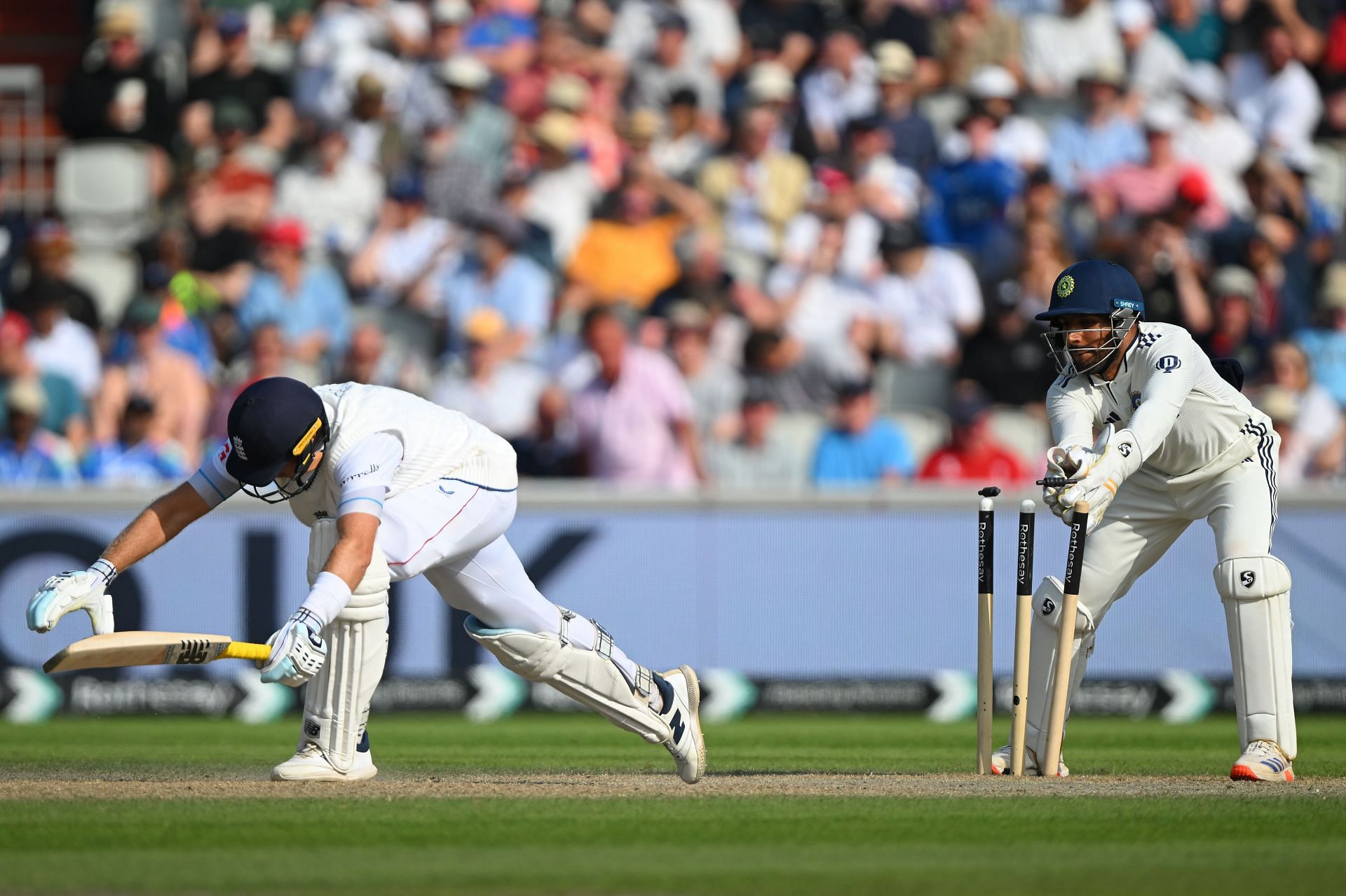 Ravindra Jadeja had Joe Root stumped by Dhruv Jurel in England&#039;s first innings of the fourth Test. [P/C: Getty]