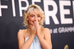 “Oh Taylor takes some notes”: Internet reacts to Sabrina Carpenter playing ‘Man’s Best Friend’ for 26 fans in a studio