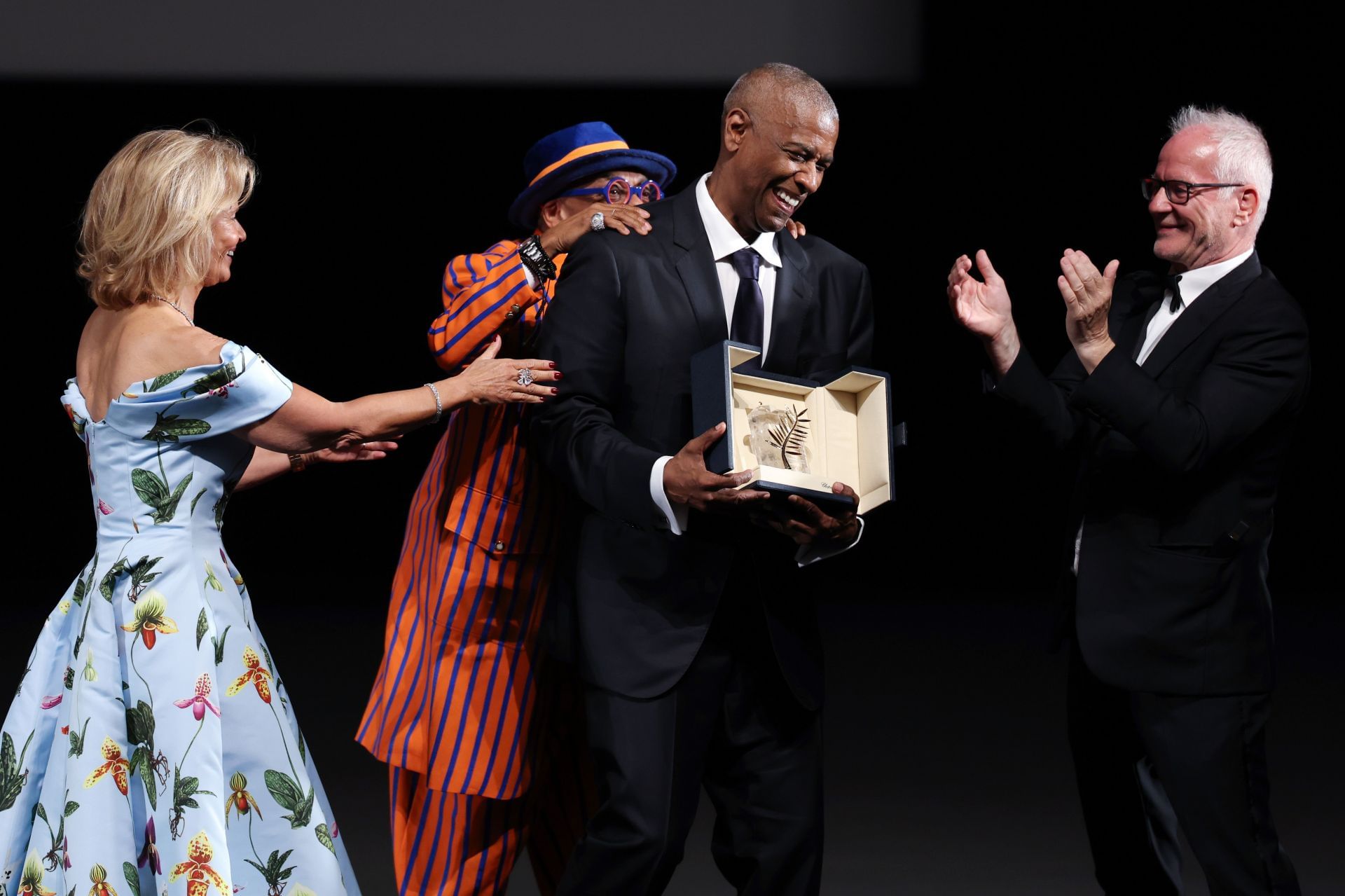  Denzel Washington (C) poses with Cannes President Iris Knobloch, Spike Lee, and Festival Director Thierry Fr&eacute;maux (R) after receiveing an honorary Palme d&#039;Or following a screening for the &quot;Highest 2 Lowest&quot;. (Photo by Sameer Al-Doumy/Pool/Getty Images)