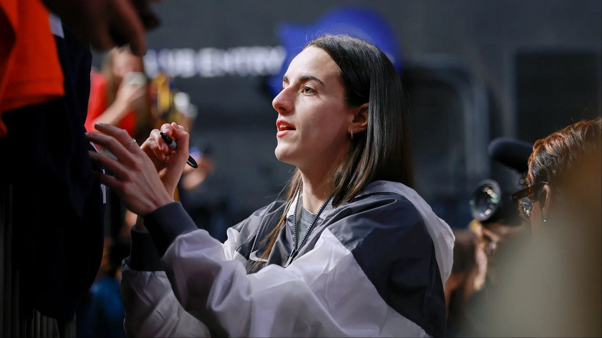 Caitlin Clark mania hits Los Angeles as security guard forced to take swift action. (Photo: IMAGN)