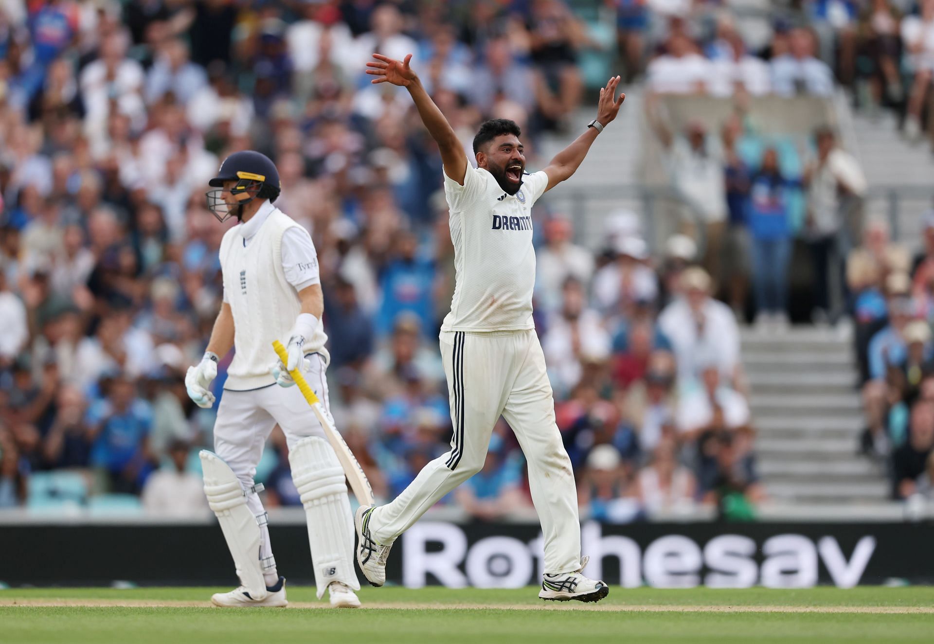 Mohammed Siraj troubled Joe Root a lot before Prasidh Krishna dismissed him. [P/C: Getty]