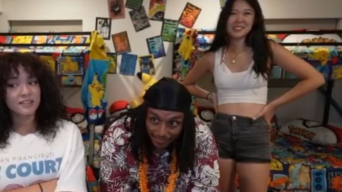 "That’s scary af": Fans react as Agent 00 seemingly grabs gun after seeing masked men approaching Extra Emily during IRL broadcast