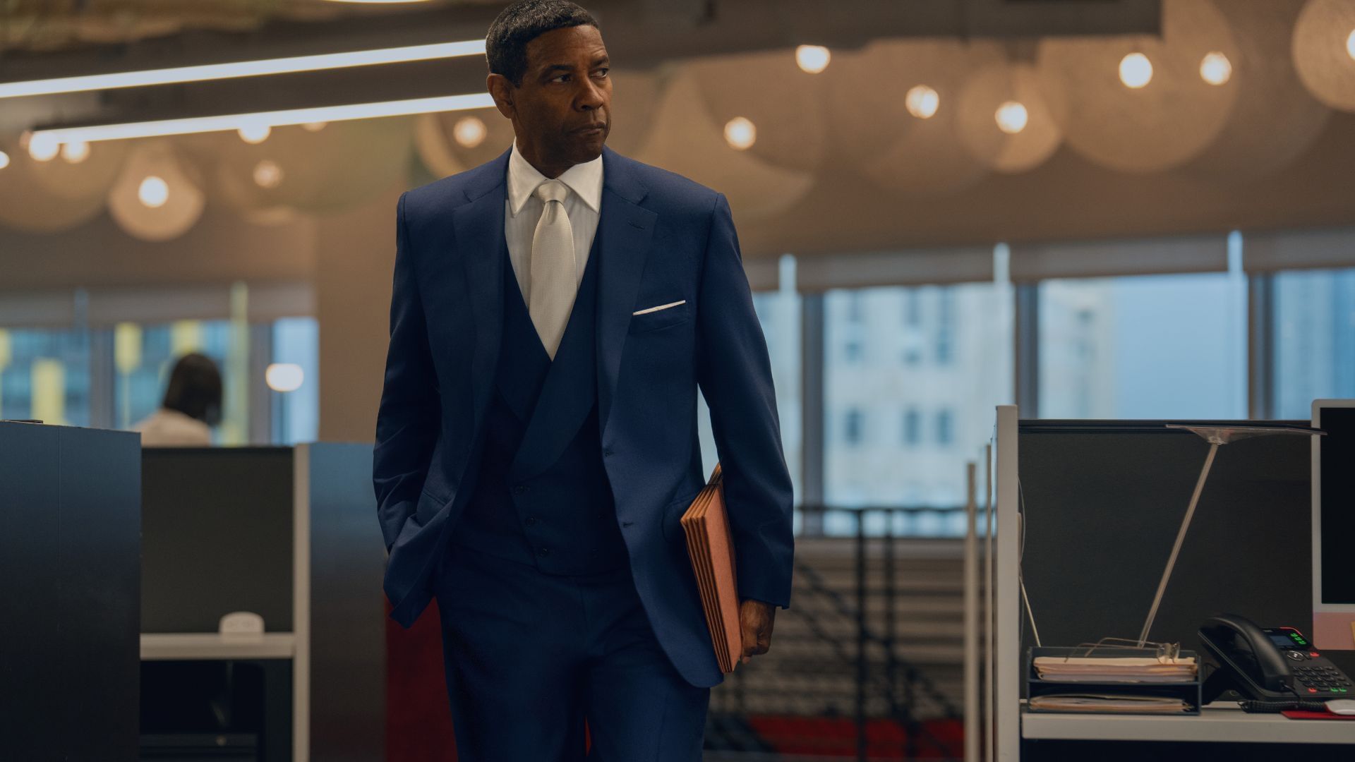 Denzel Washington does a good job of capturing the inner turmoil of the lead character (Image via Apple Studios)