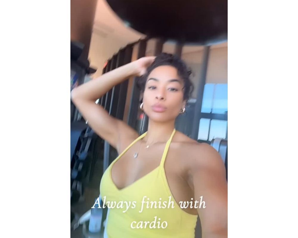 Tyreek Hill&rsquo;s wife Keeta Vaccaro drops 4-word workout tip while serving gym fashion goals in chic yellow outfit [IG/@keeta_vaccaro]