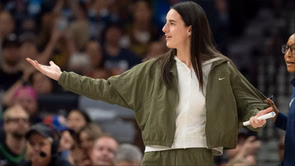 "Don't cheer for them" - Caitlin Clark hilariously advises young Lynx fans to support Fever in courtside interaction
