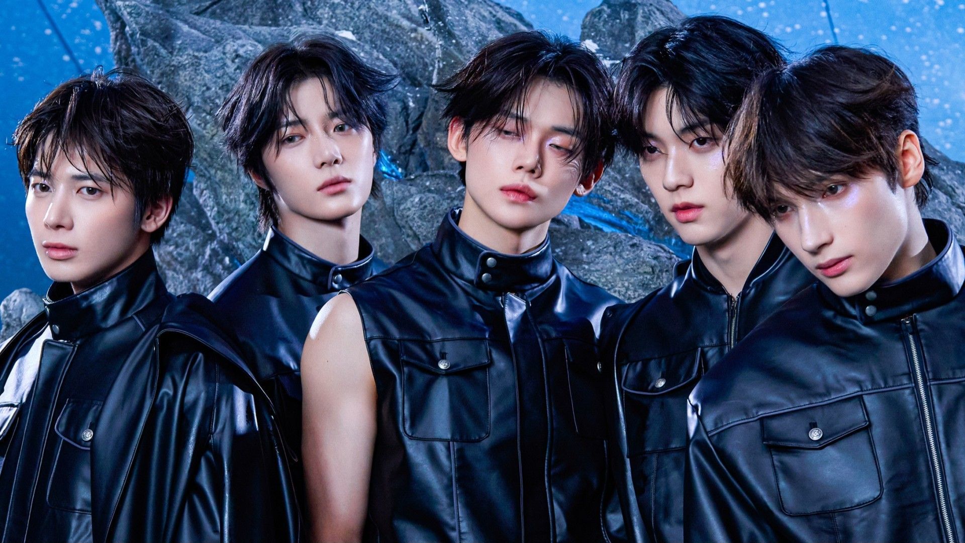 TXT (Image via Weverse/TOMORROW X TOGETHER)