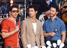 "Will probably get 5 streams" - Internet reacts to Jonas Brothers releasing their new album "Greetings From Your Hometown"