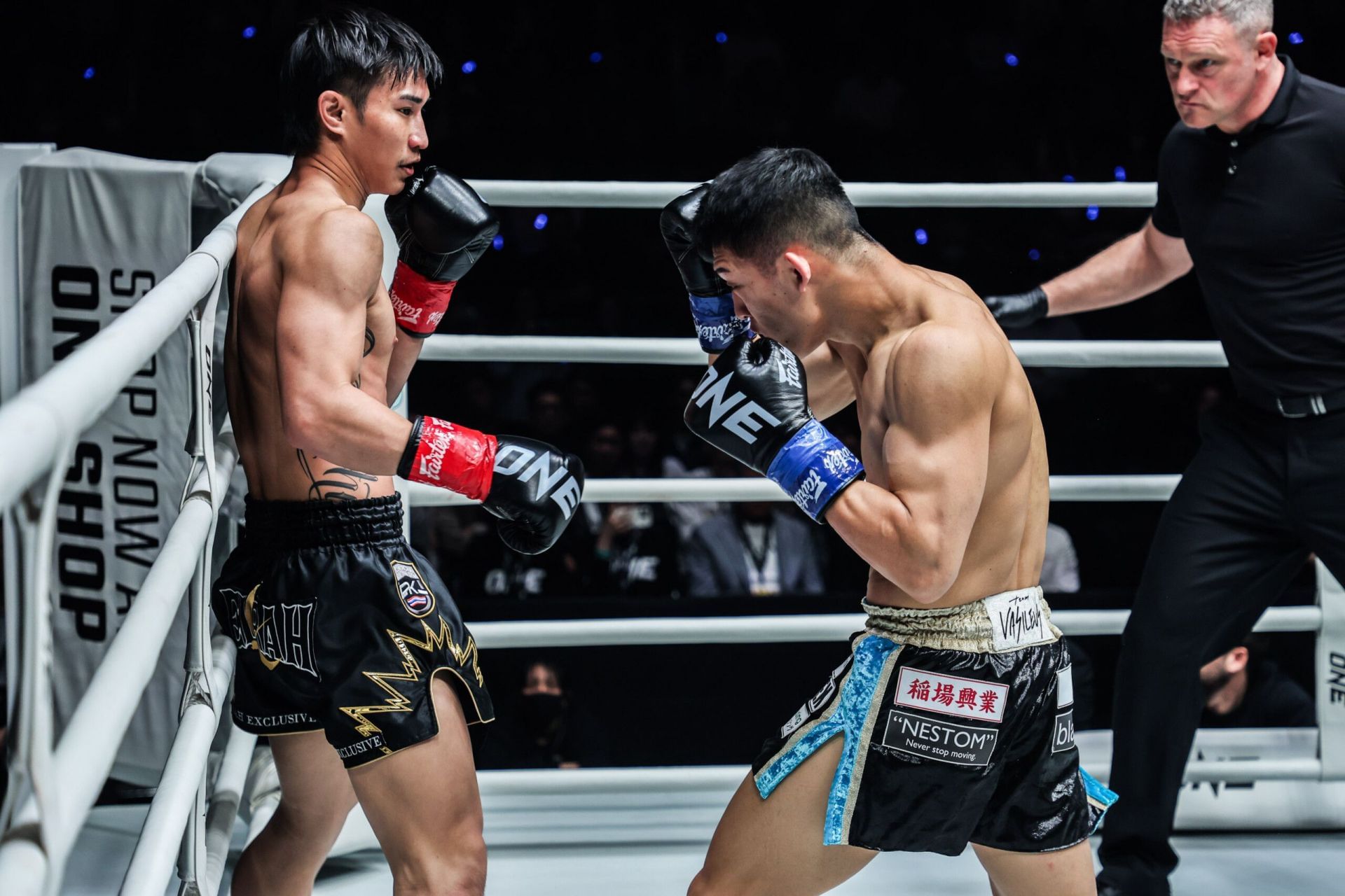 Tawanchai PK Saenchai and Masaaki Noiri trading blows at ONE 172 in Saitama. [Image from ONE Championship]
