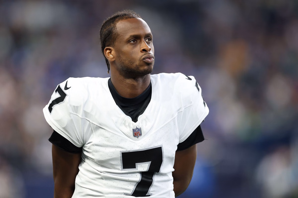 Pete Carroll defends Geno Smith flipping off Seahawks fan after Raiders QB takes heat over NSFW gesture