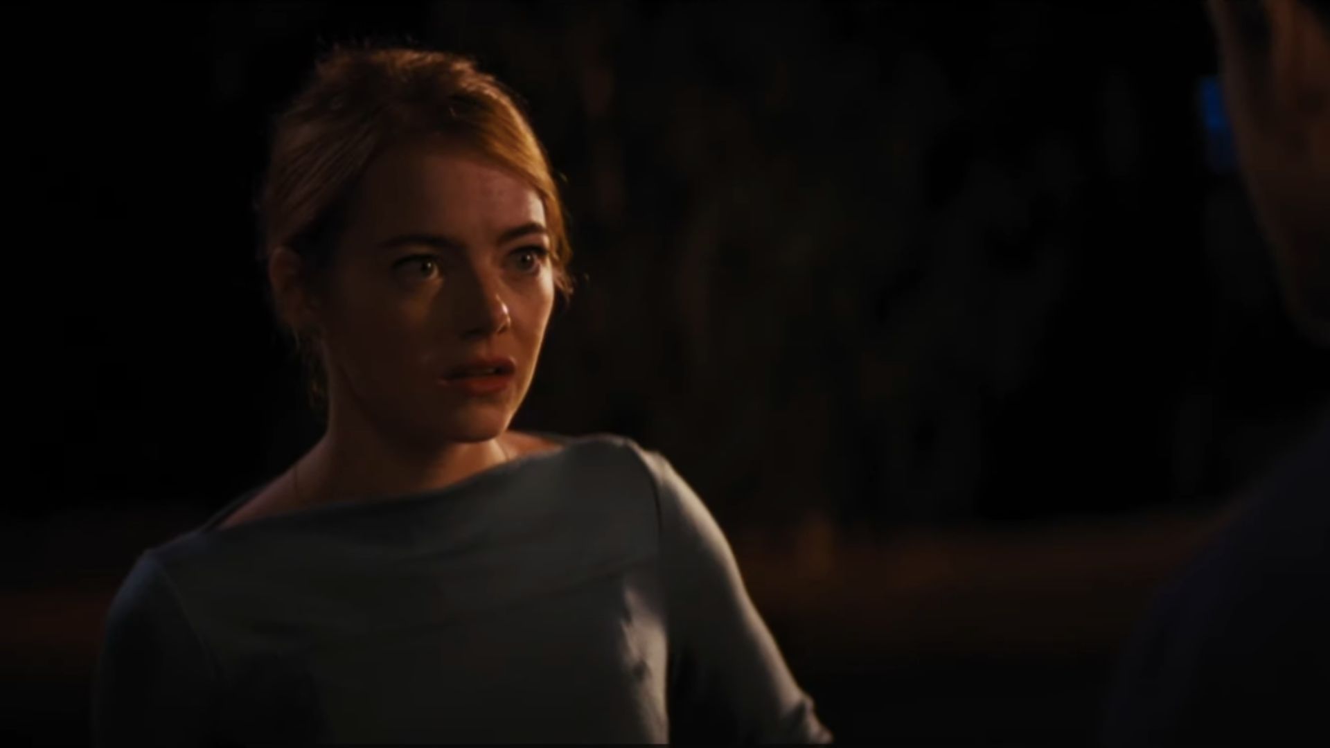 Emma Stone as Mia (Image via YouTube/ Hulu)