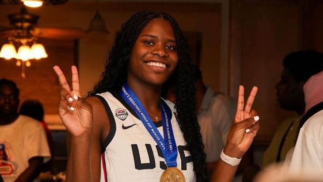 Ivanna Wilson-Manyacka proudly poses with Stephen Curry after winning MVP at Curry Camp