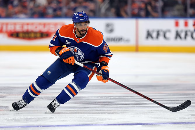 Evander Kane's fiancée, Mara, teases hubby on adding one more member to their family