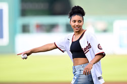 PIC: UConn star Azzi Fudd makes fun of LA Lakers hooper Quincy Olivari while enjoying topgolf