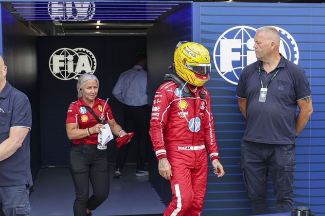'Surprised' Jacques Villeneuve opines why 'demoralised' Lewis Hamilton has struggled at Ferrari