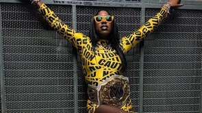 AEW star sends a message after Naomi announces pregnancy and relinquishes Women's World Title on WWE RAW
