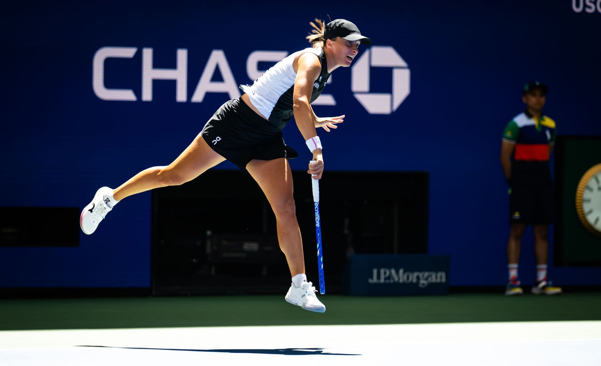 Iga Swiatek in mixed doubles action at the 2025 US Open (Source: Getty)