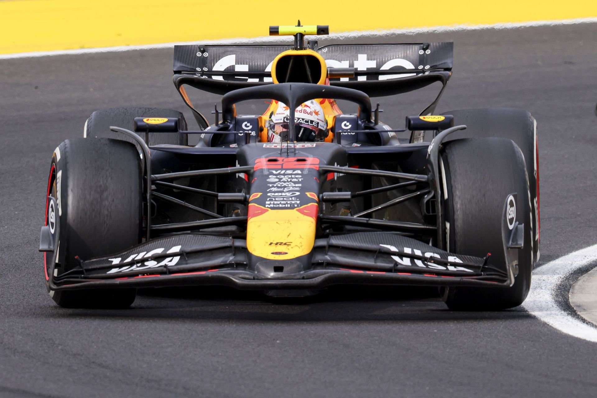Yuki Tsunoda of Japan driving the F1 race car No. 22 - Source: Getty