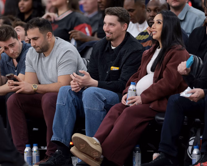 “Everyone is healthy” - Dodgers skipper Dave Roberts shares exciting update on Blake Snell and wife Haeley welcoming their 2nd child