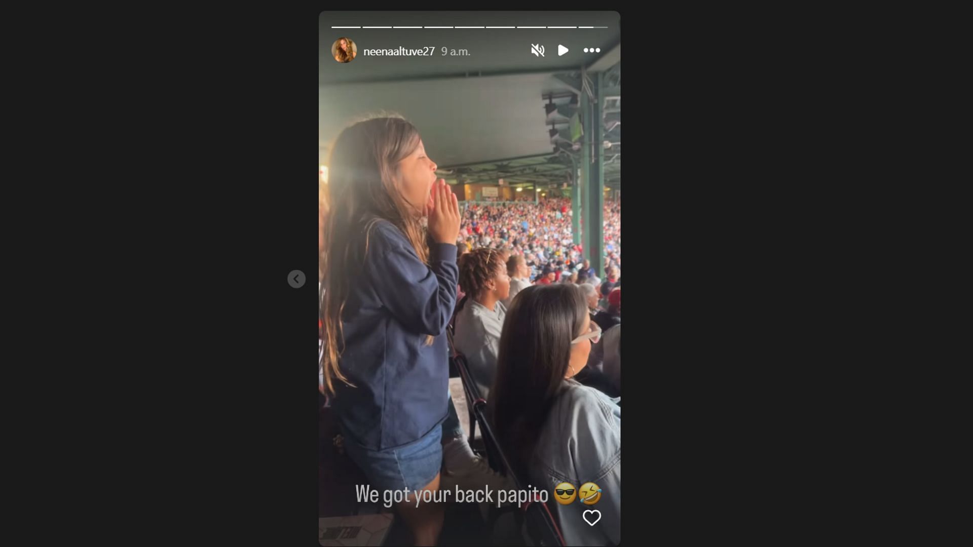 A esposa de Jose Altuve aplaudiu suas filhas pela estrela do Astros. (via @neenaalveve27)