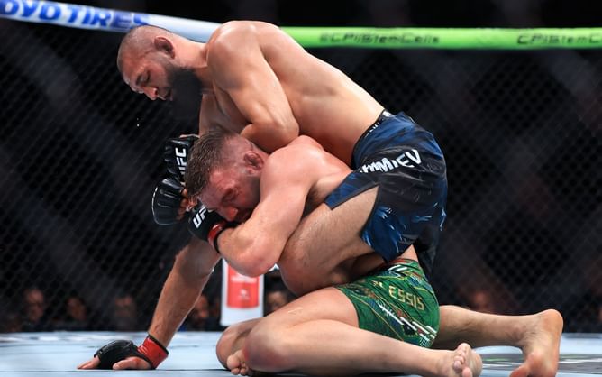 "We need more 10-7 rounds" - UFC Hall of Famer issues brutal take on Khamzat Chimaev's win over Dricus du Plessis