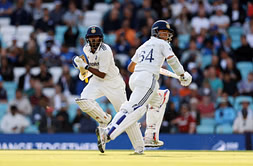 IND vs ENG: यशस्वी जायसवाल ने जड़ी तूफानी फिफ्टी, टीम इंडिया का स्कोर 70 के पार; 52 रन की हुई बढ़त