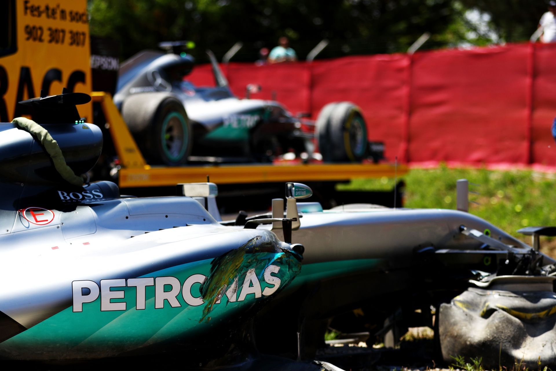 Lewis Hamilton and Nico Rosberg&#039;s Mercedes W07s after crashing into each other at the 2016Spanish F1 Grand Prix - Source: Getty