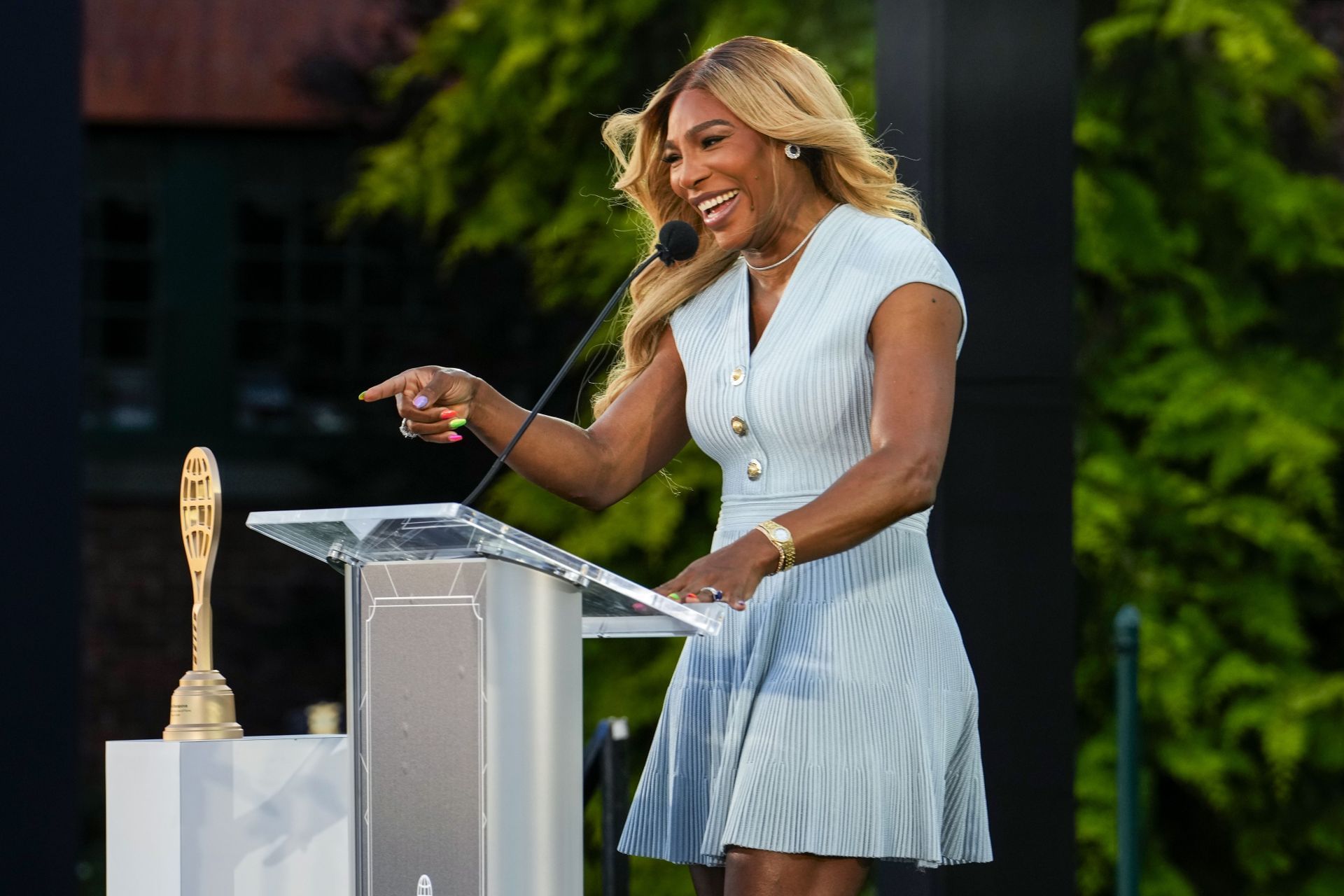 Serena Williams delivering her introduction speech at Maria Sharapova&#039;s induction ceremony at the International Tennis Hall of Fame (Source: Getty)