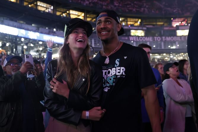 Julio Rodriguez's girlfriend Jordyn Huitema drops 1-word reaction to Sofia Huerta breaking NWSL record