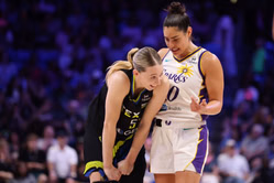 "Can't wait till Paige has JuJu": WNBA fans feel pity for Paige Bueckers as Kelsey Plum rains on her parade after record 44 points