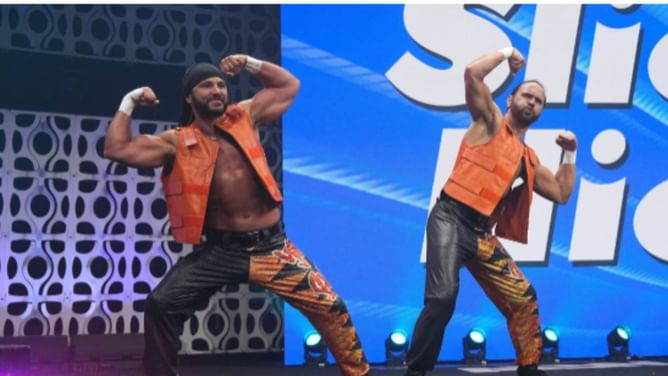 Former AEW champion sends a message to The Young Bucks after winning $100K