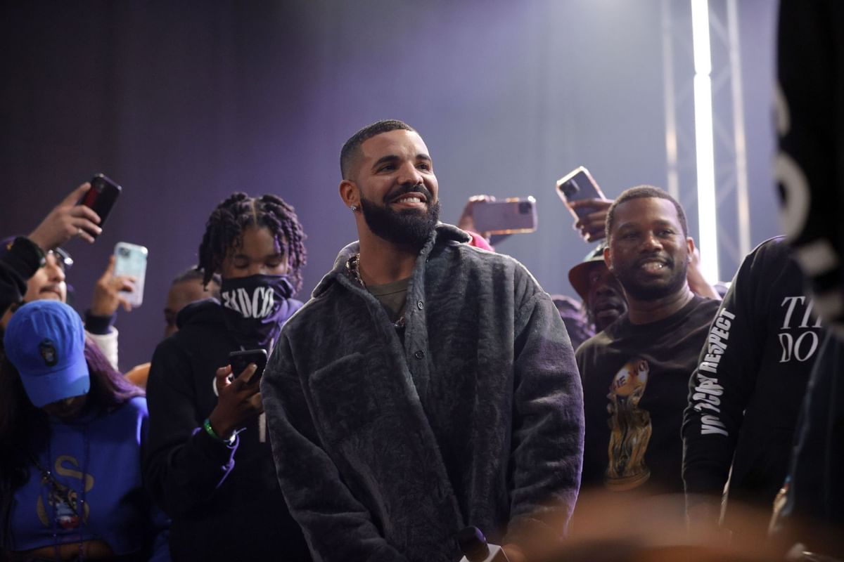 "Now it's kind of going to conspiracy land" - DJ Akademiks reacts to Drake's amended lawsuit against UMG, asks why Kendrick Lamar hasn't been sued