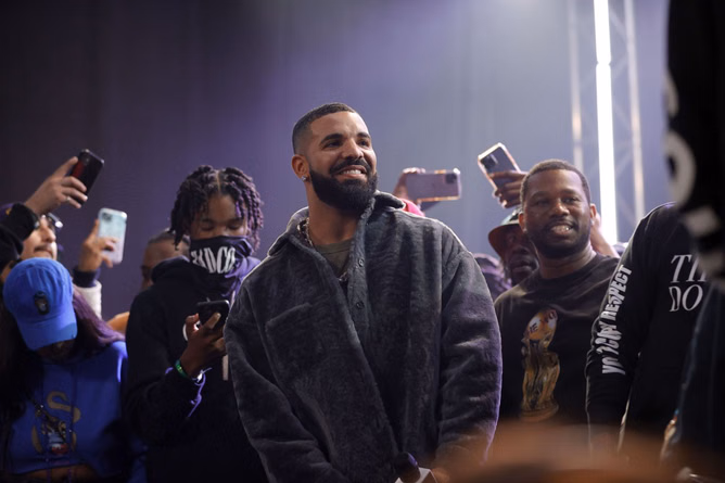 "Now it's kind of going to conspiracy land" - DJ Akademiks reacts to Drake's amended lawsuit against UMG, asks why Kendrick Lamar hasn't been sued