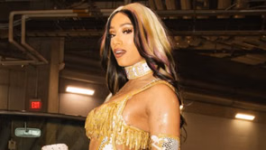 Top WWE Star Sends a Message to Mercedes Mone