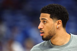 "Wrapping my foot up, helping me shower": Tyrese Haliburton gives fiancee Jade Jones her flowers while narrating proposal setup
